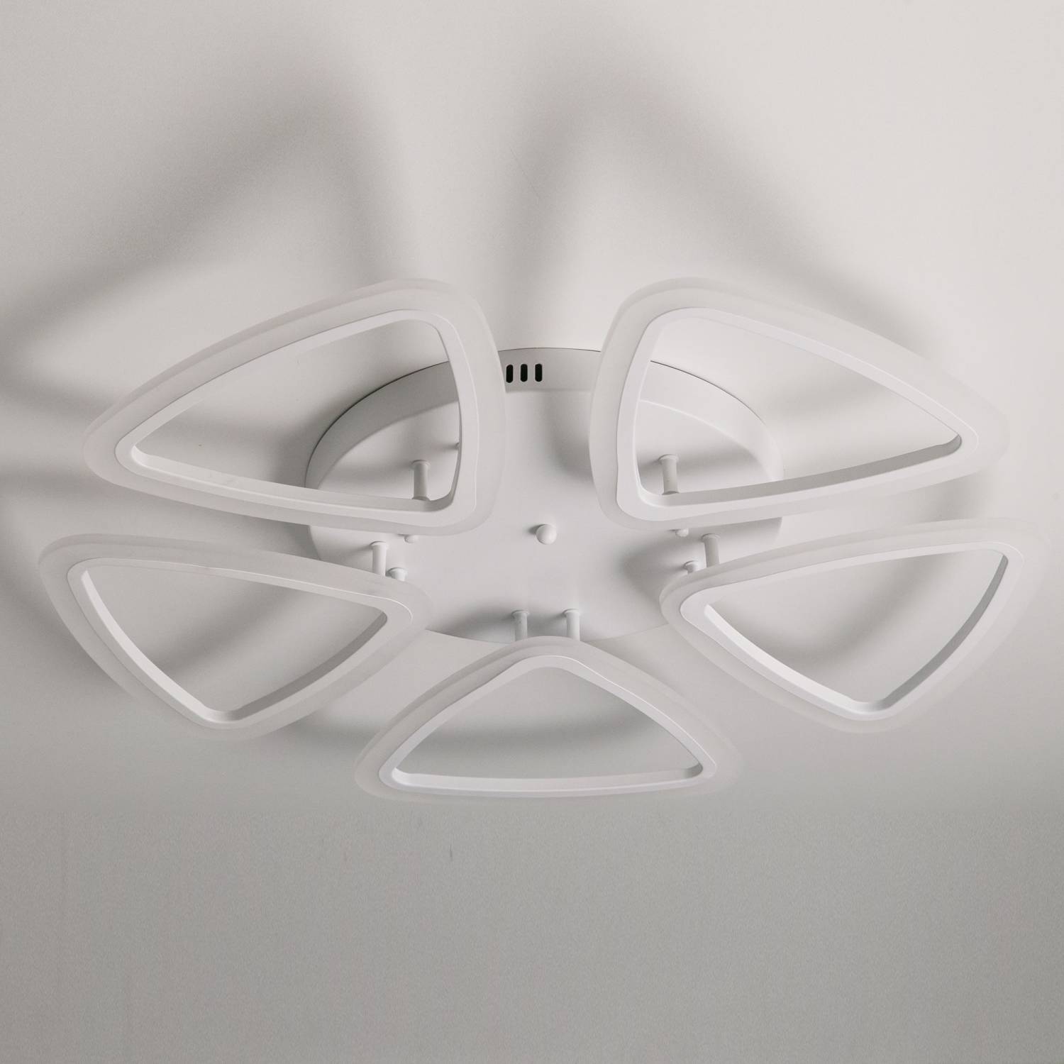 Потолочная люстра с пультом Мальта Citilux CL234250R