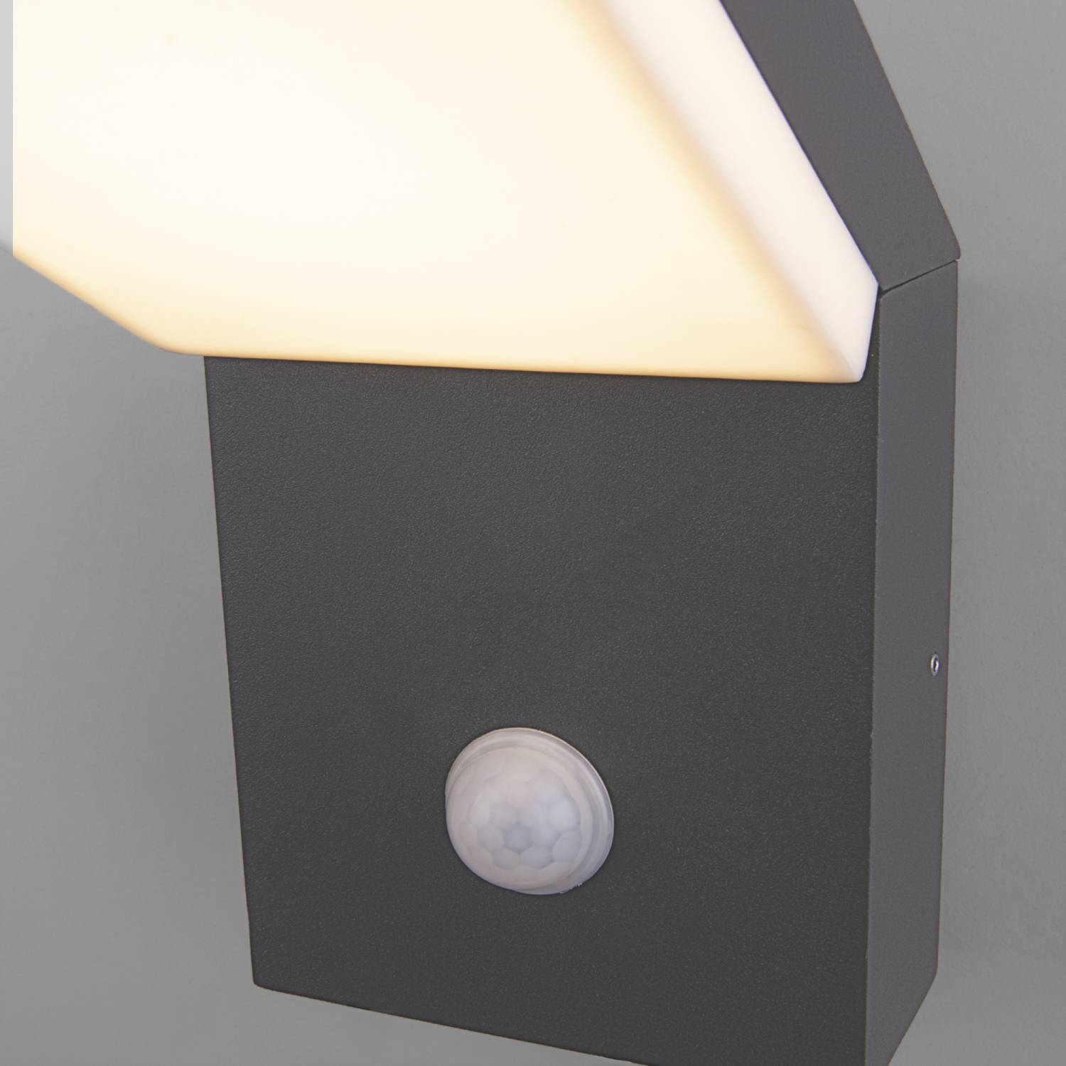 Уличный настенный светильник Elektrostandard Sensor 1541 TECHNO LED с датчиком движения Серый Уличный настенный светильник Elektrostandard Sensor 1541 TECHNO LED с датчиком движения Серый
