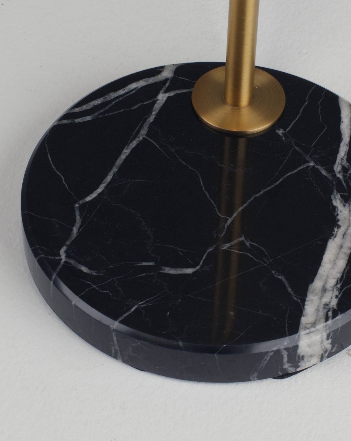 Торшер Moderli Goldy V11310-1F