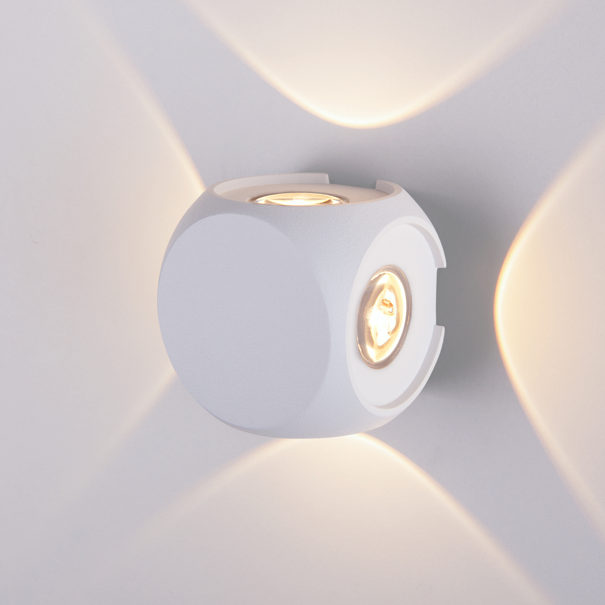 Уличный настенный светильник Elektrostandard Сube 1504 TECHNO LED CUBE белый Уличный настенный светильник Elektrostandard Сube 1504 TECHNO LED CUBE белый