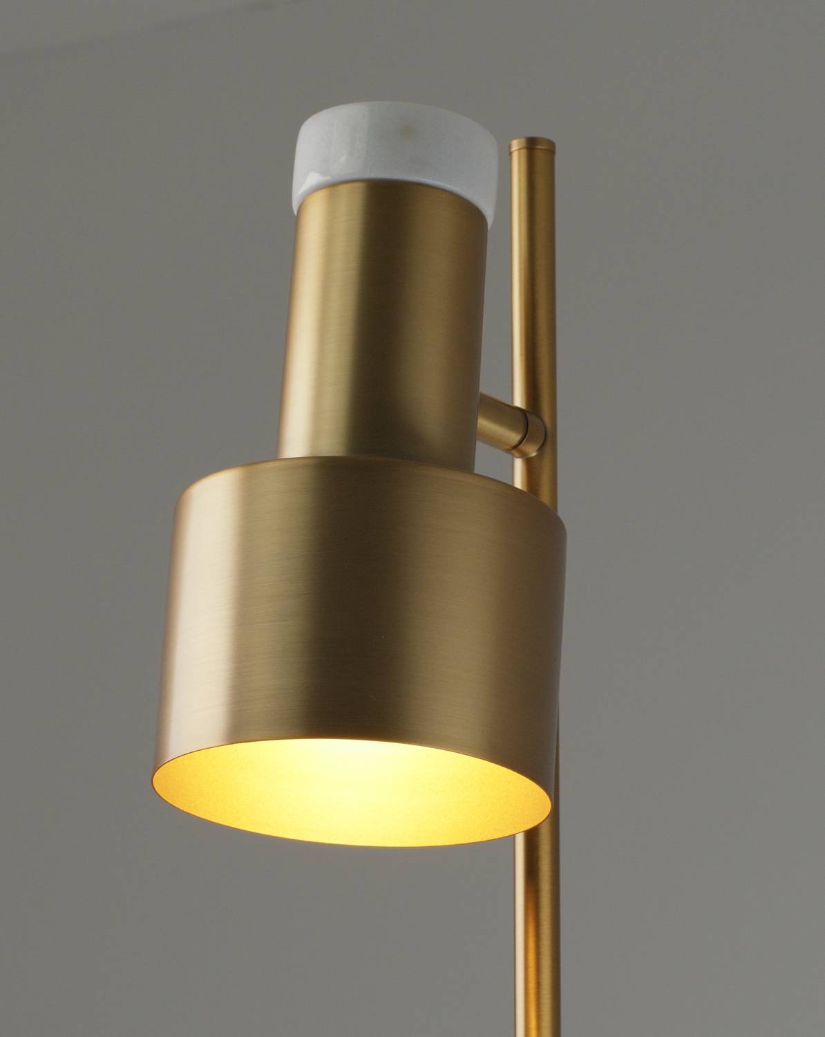 Торшер Moderli Goldy V11311-1F