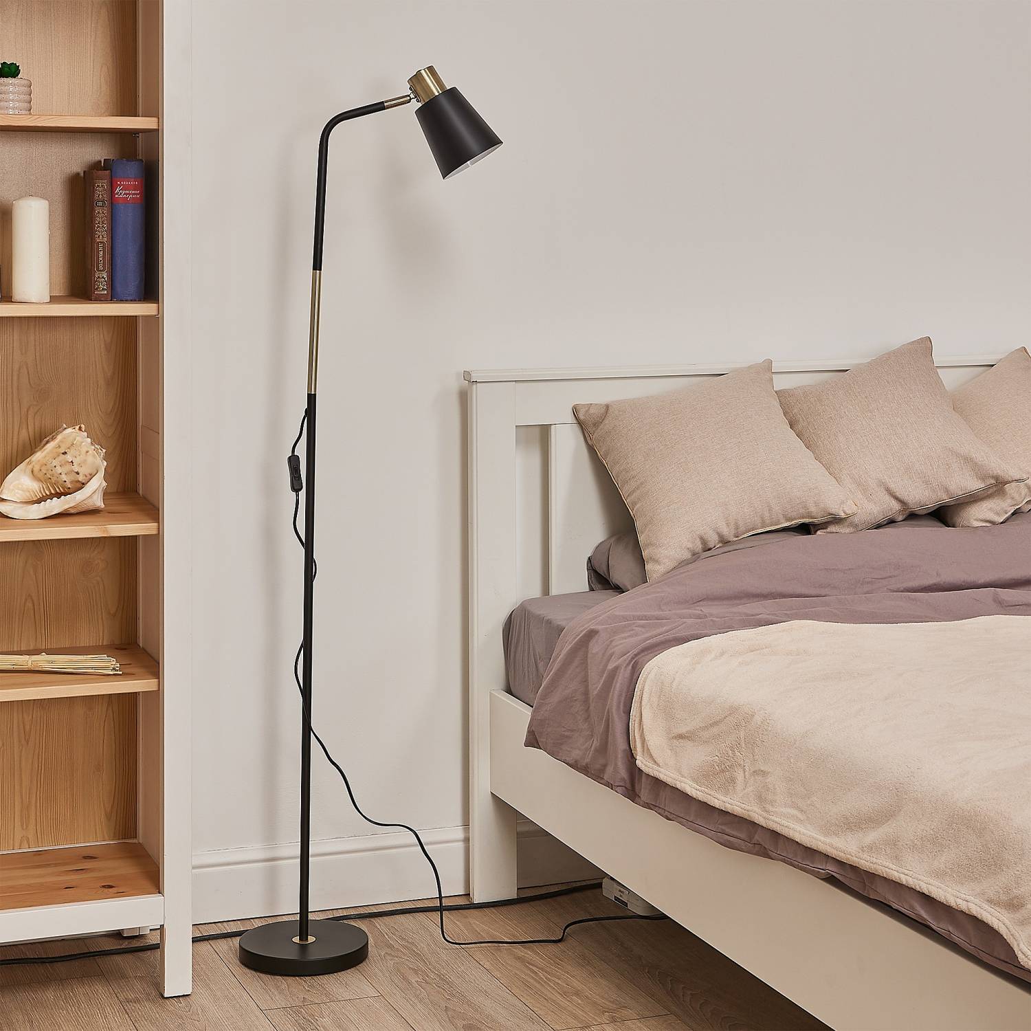 Торшер Uniel UML-T700 E27 BLACK Торшер Uniel UML-T700 E27 BLACK