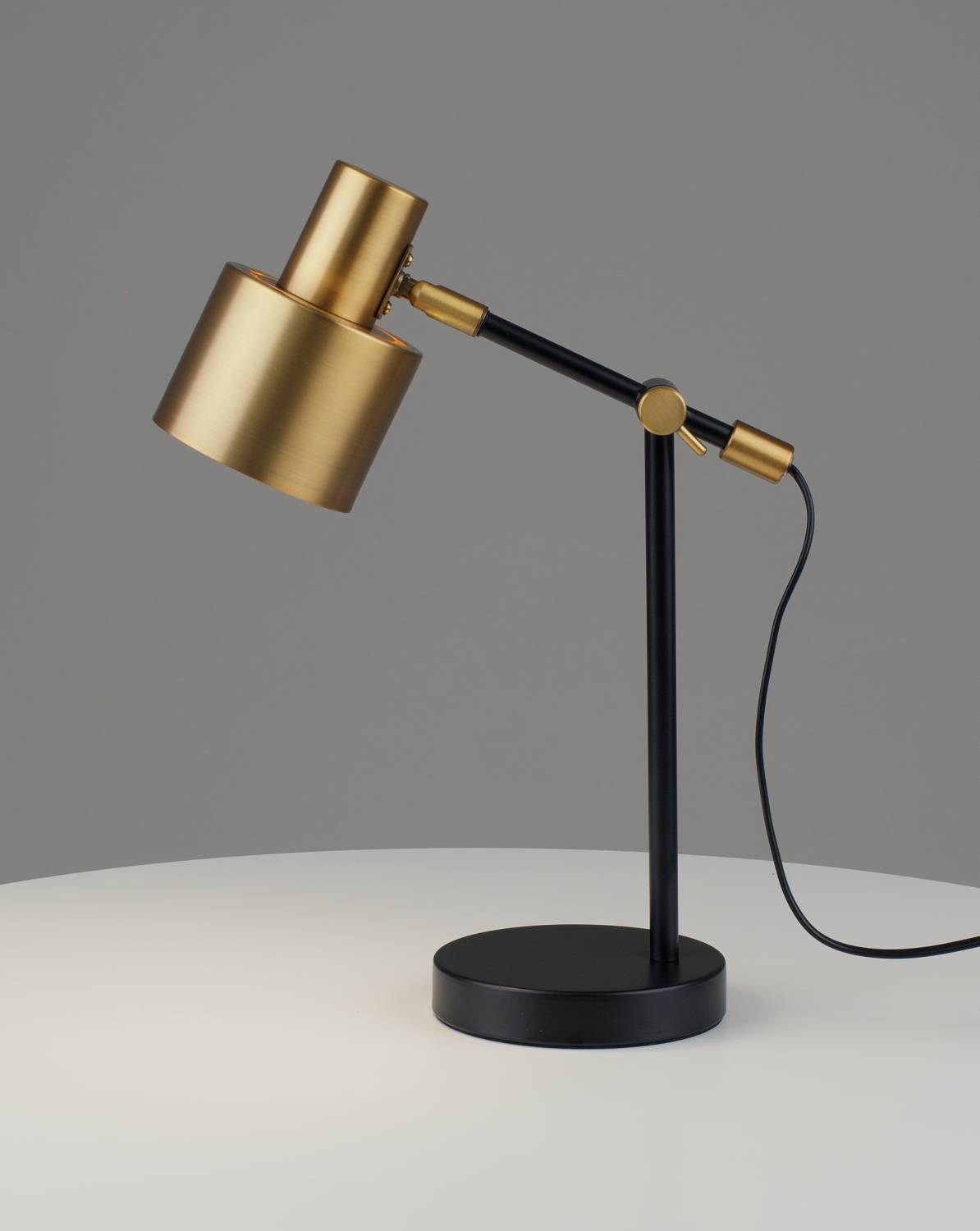 Настольная лампа Moderli Artis V11266-1T