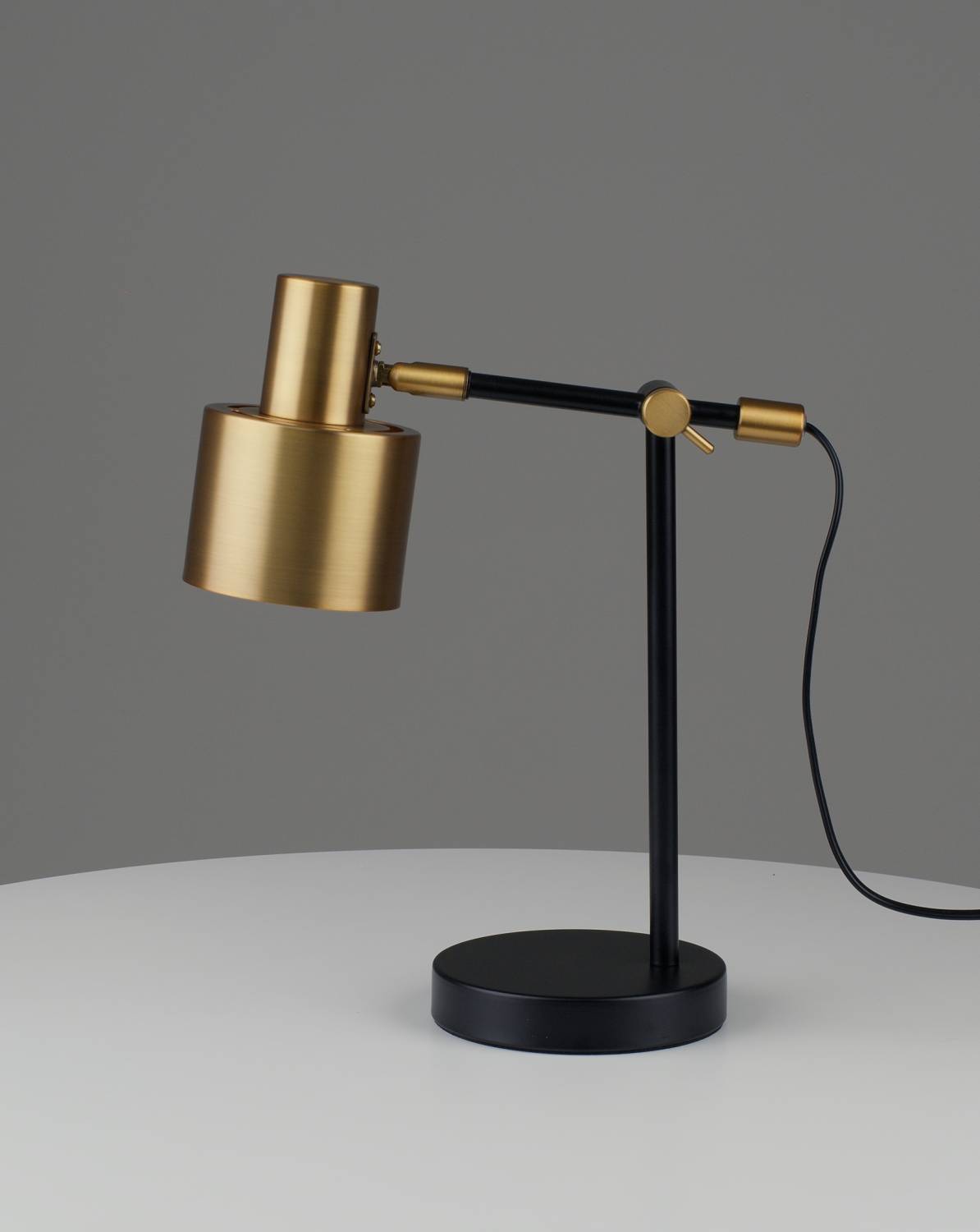 Настольная лампа Moderli Artis V11266-1T