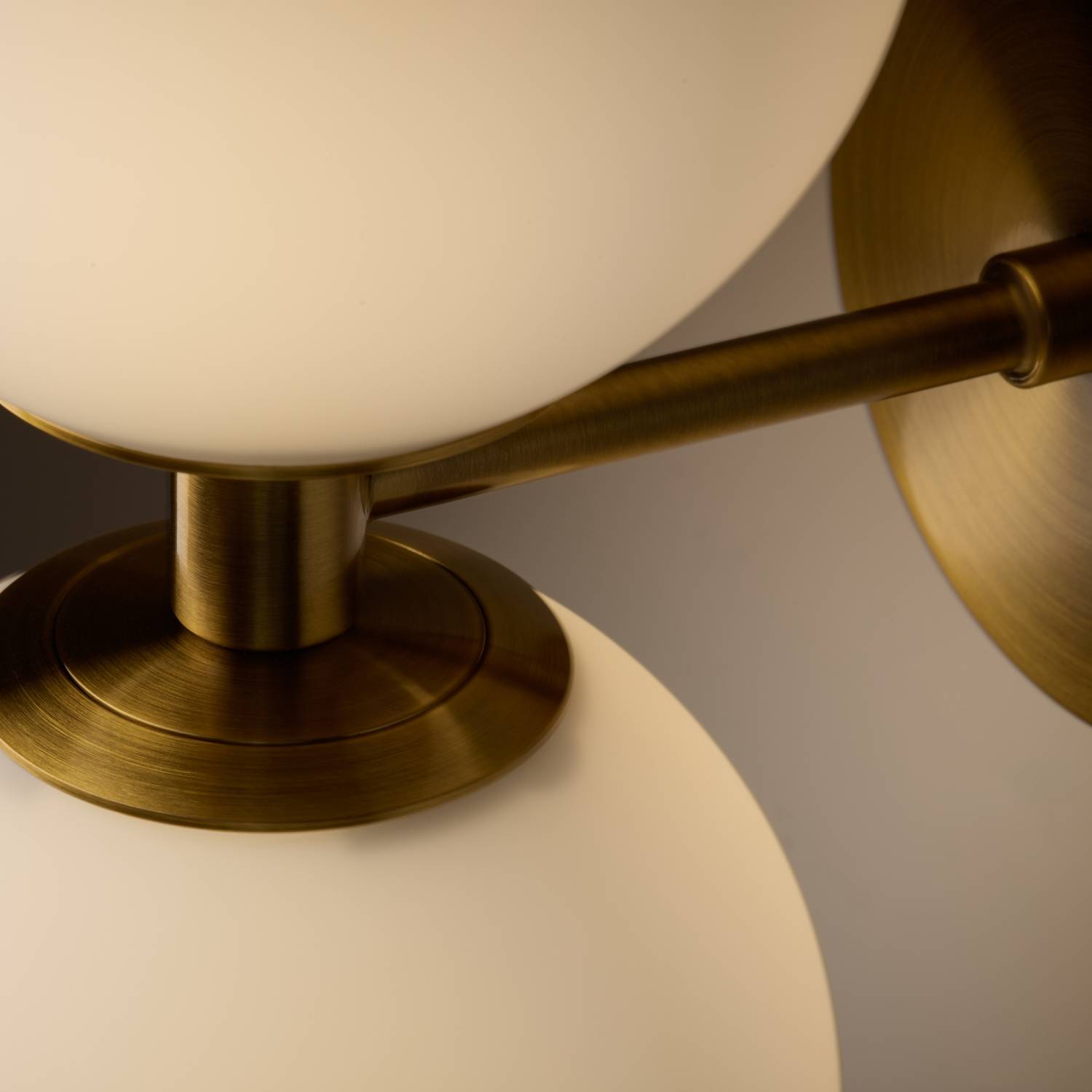 Настенное бра Freya Sharlot FR1012WL-02BS