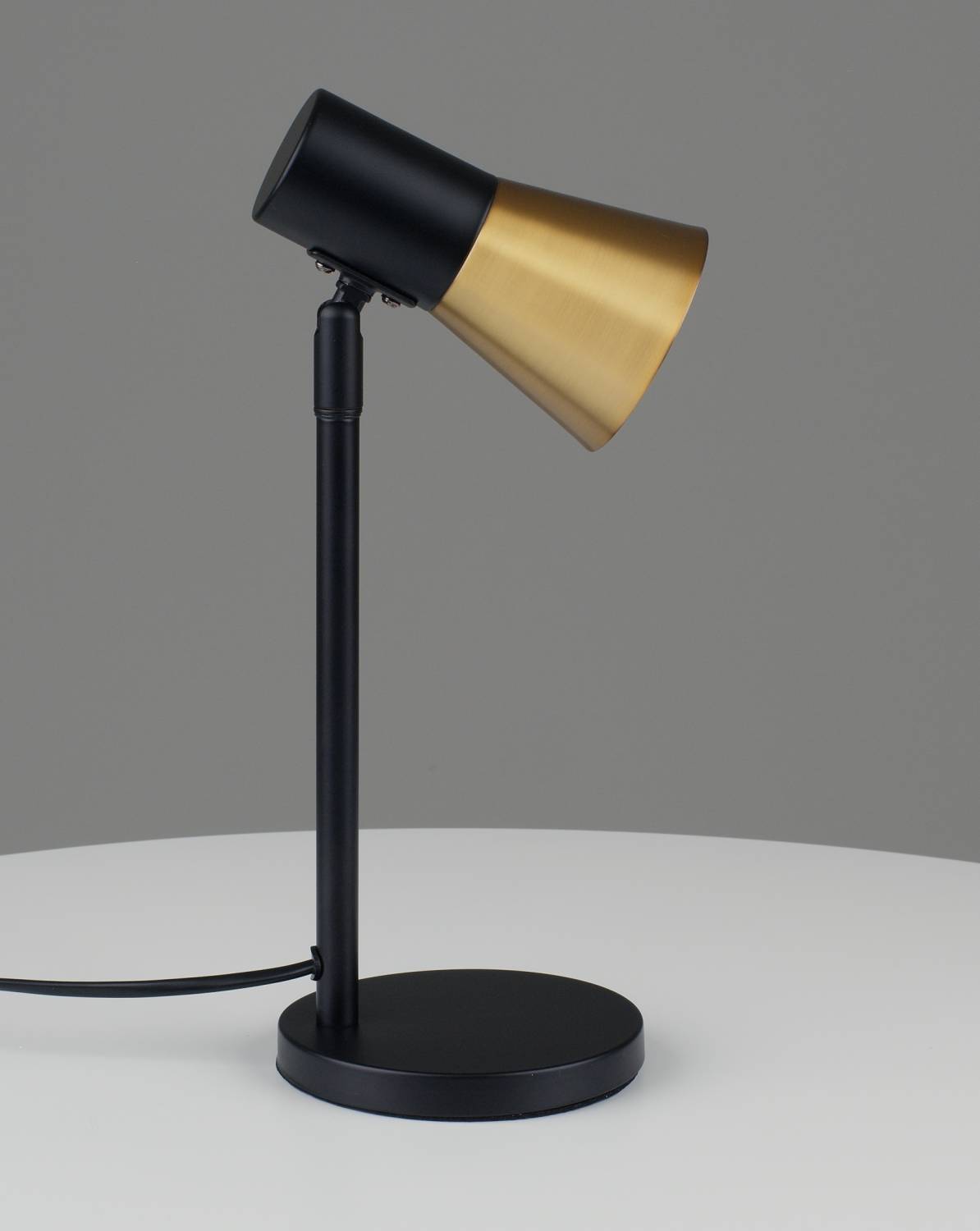 Настольная лампа Moderli Melro V11325-1T