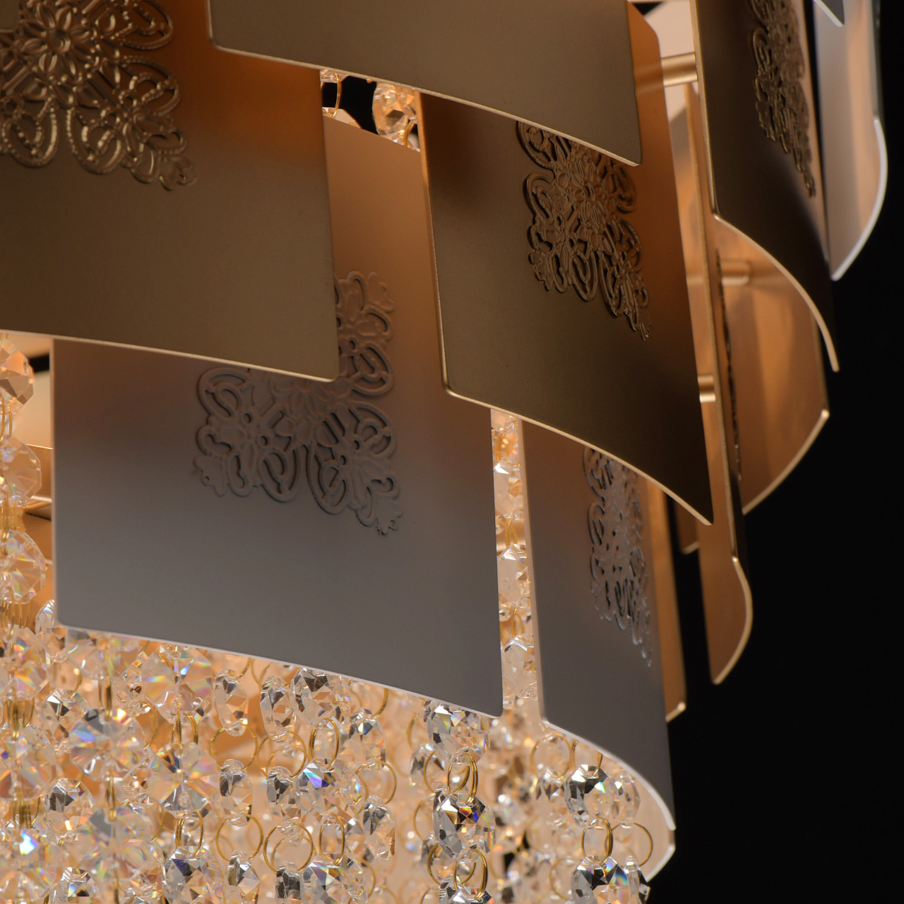 Люстра на штанге Chiaro Кармен 394011006