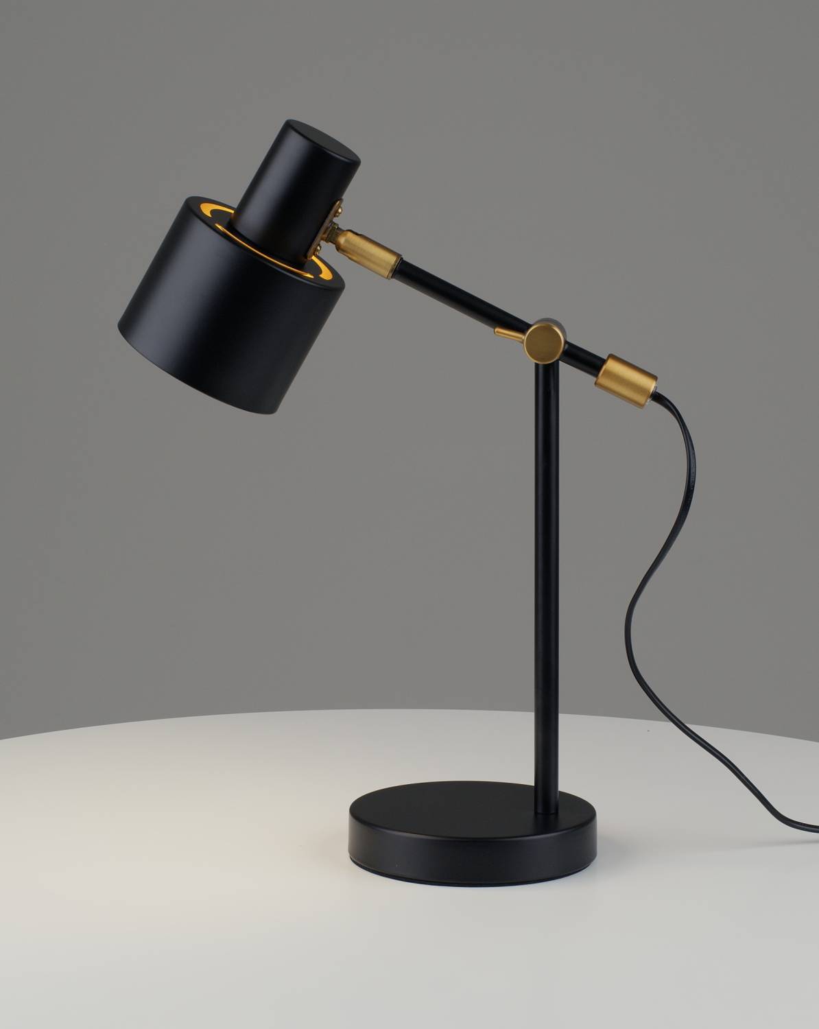 Настольная лампа Moderli Artis V11263-1T