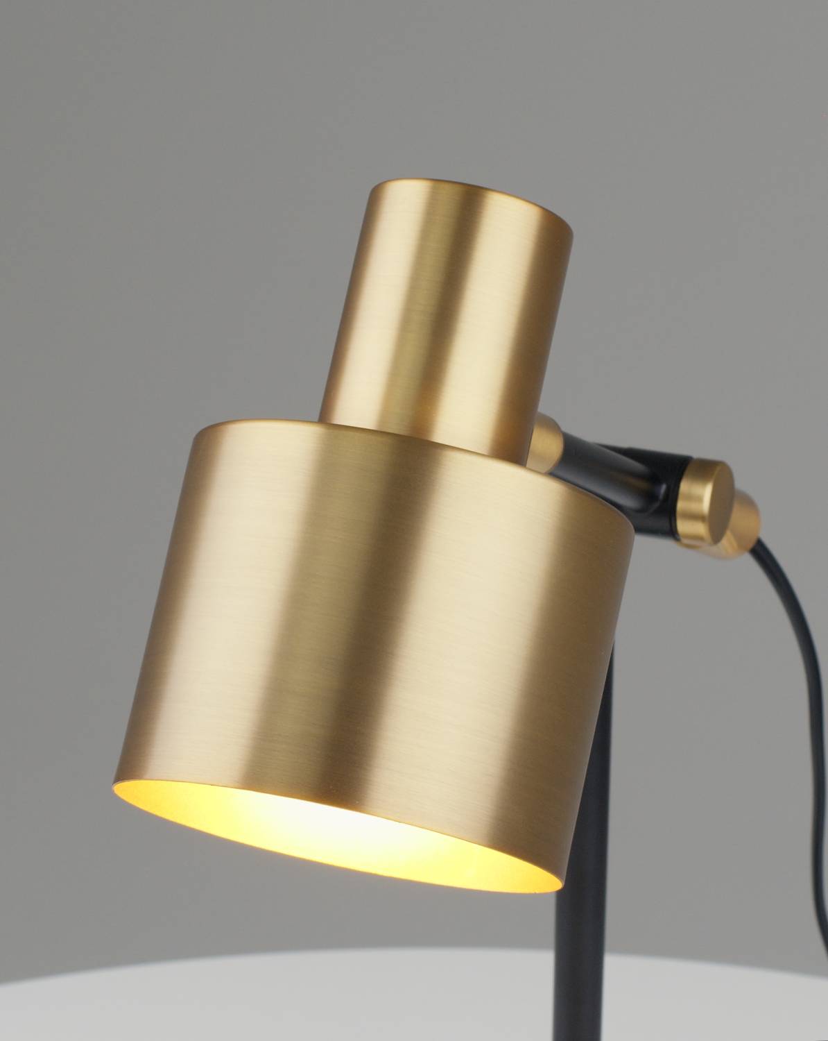 Настольная лампа Moderli Artis V11266-1T