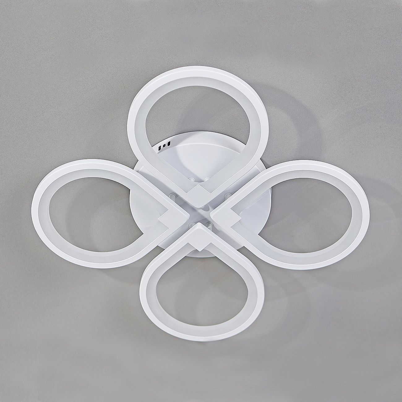 Потолочная люстра Escada Clover 10217/4LED