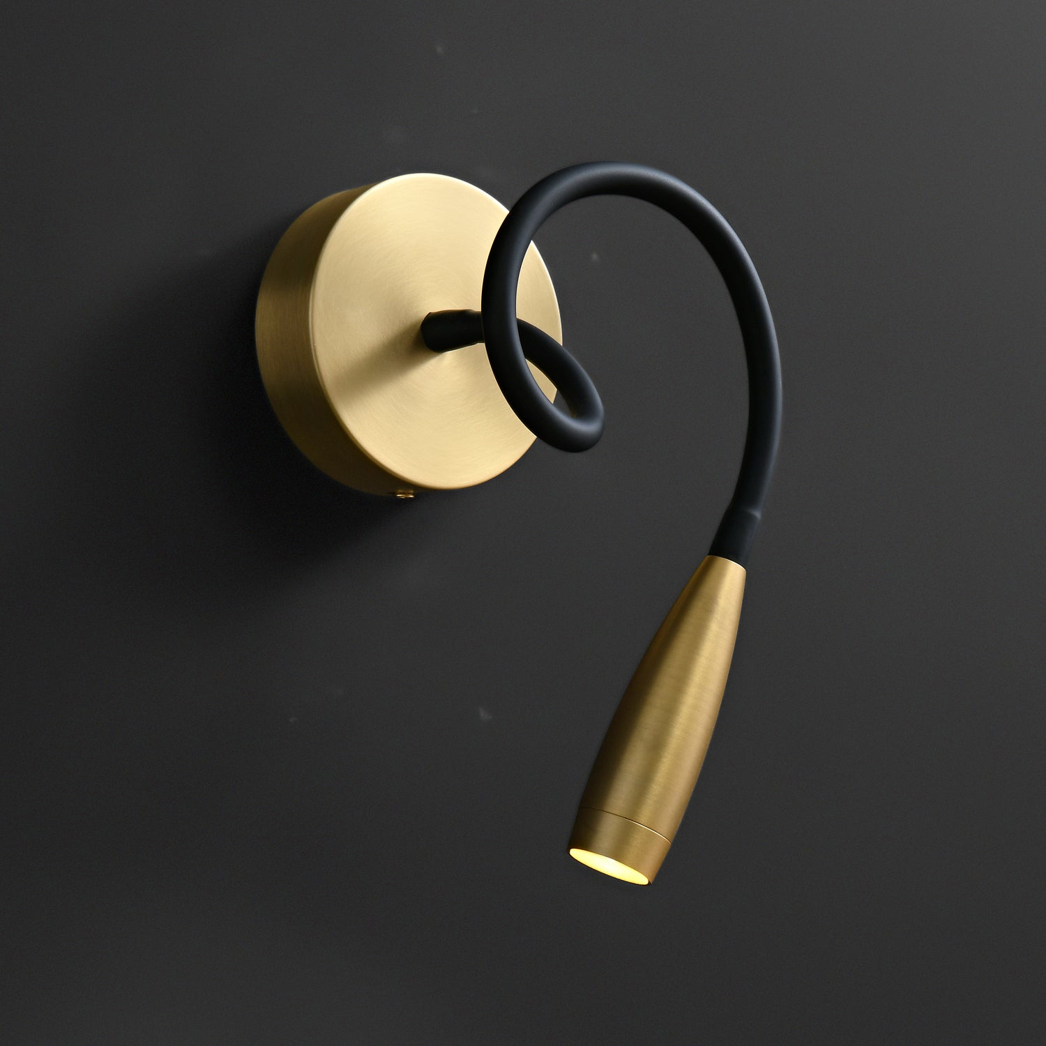 Настенный светильник Delight Collection Wall lamp MT9016-1W brass