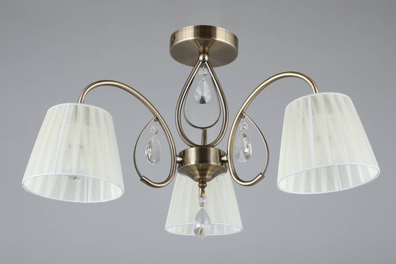 Потолочная люстра Omnilux Cardillo OML-56617-03 Потолочная люстра Omnilux Cardillo OML-56617-03