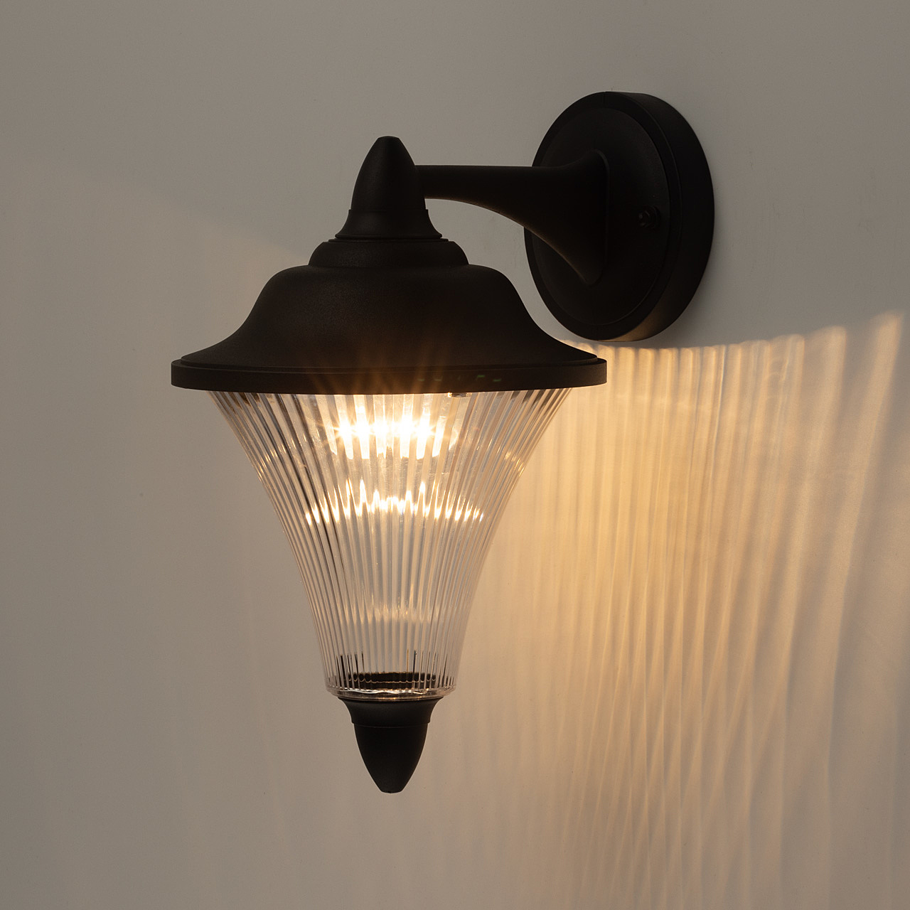 Уличный настенный светильник De Markt Корсо 801021801