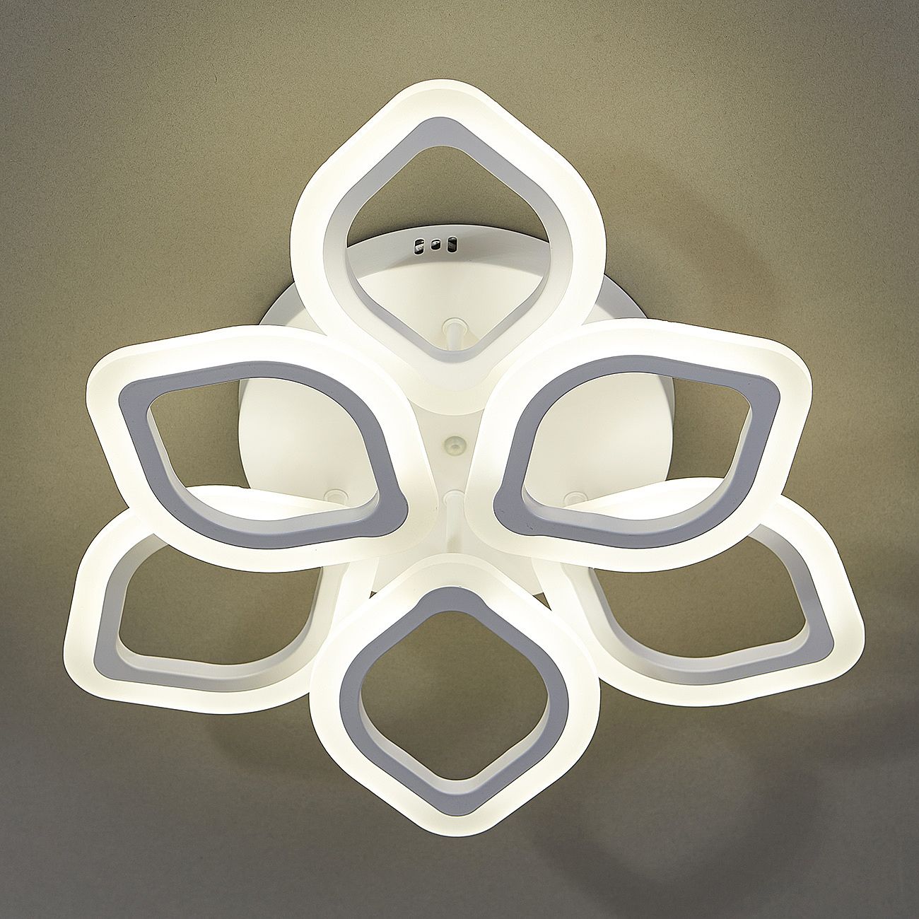 Потолочная люстра Escada Ella 10212/6LED White Потолочная люстра Escada Ella 10212/6LED White