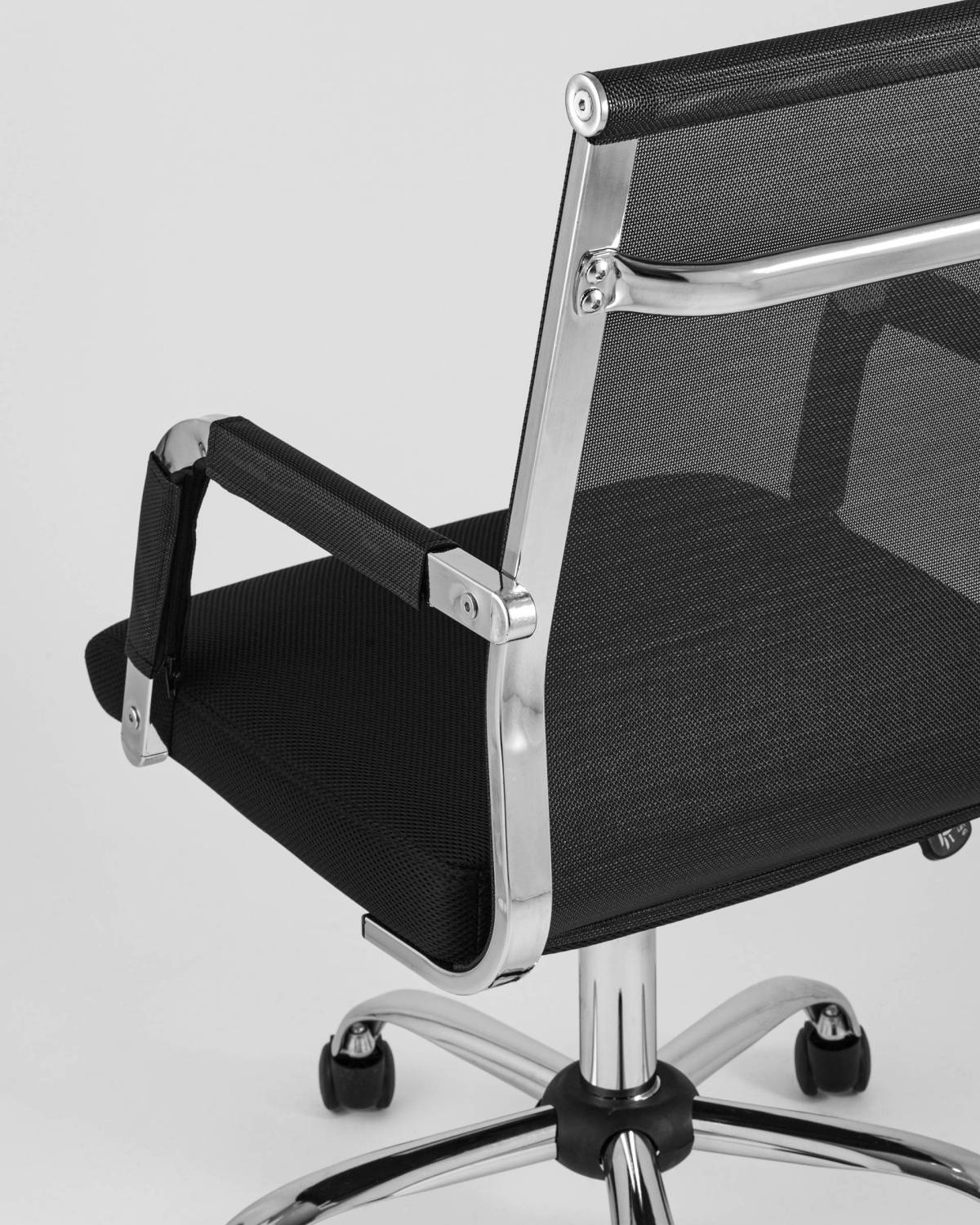 Кресло офисное Stool Group Clerk D-104 black