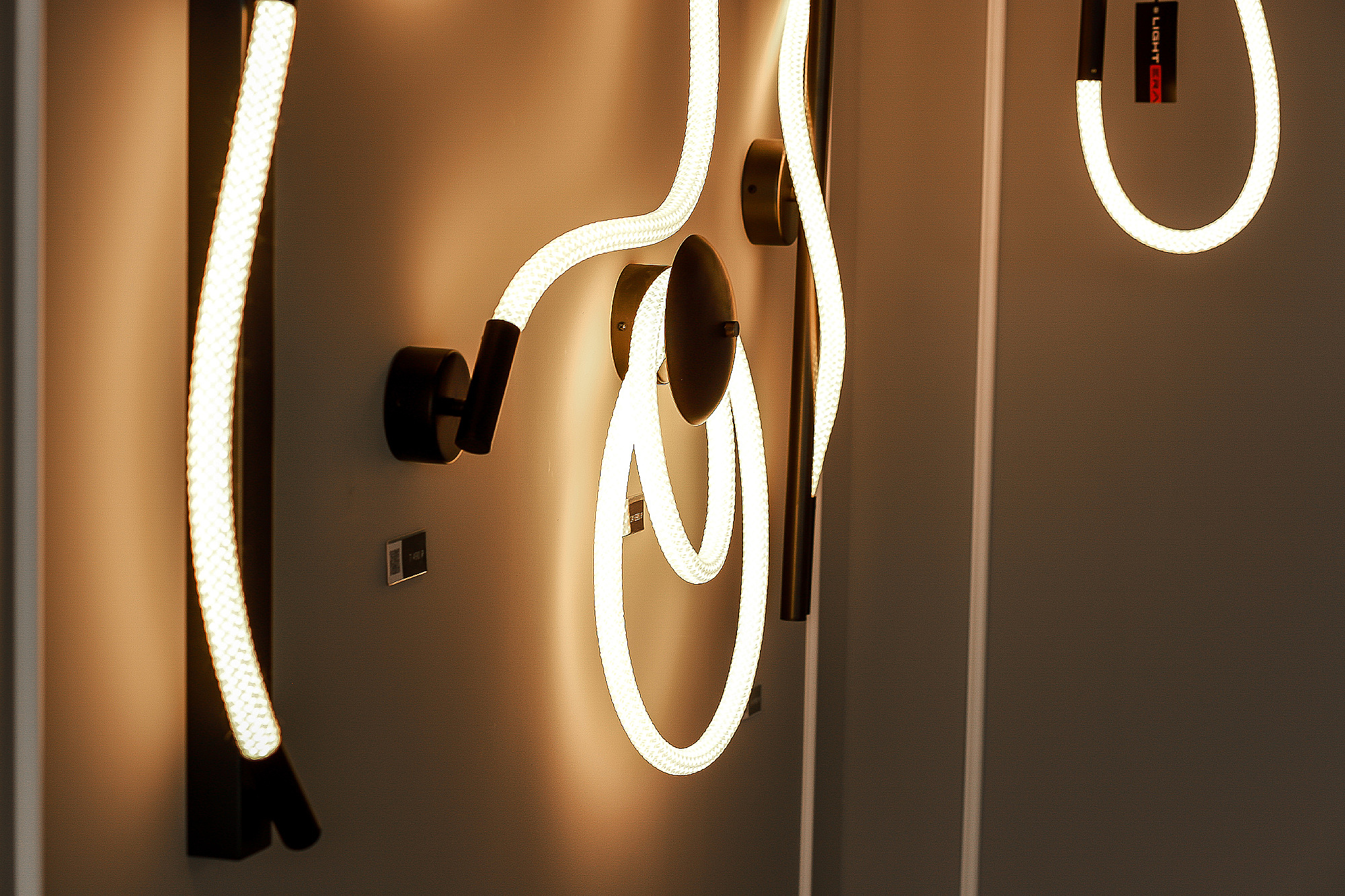 Настенный светильник LIGHTERA Tura LE103W-47BB STAINLESS