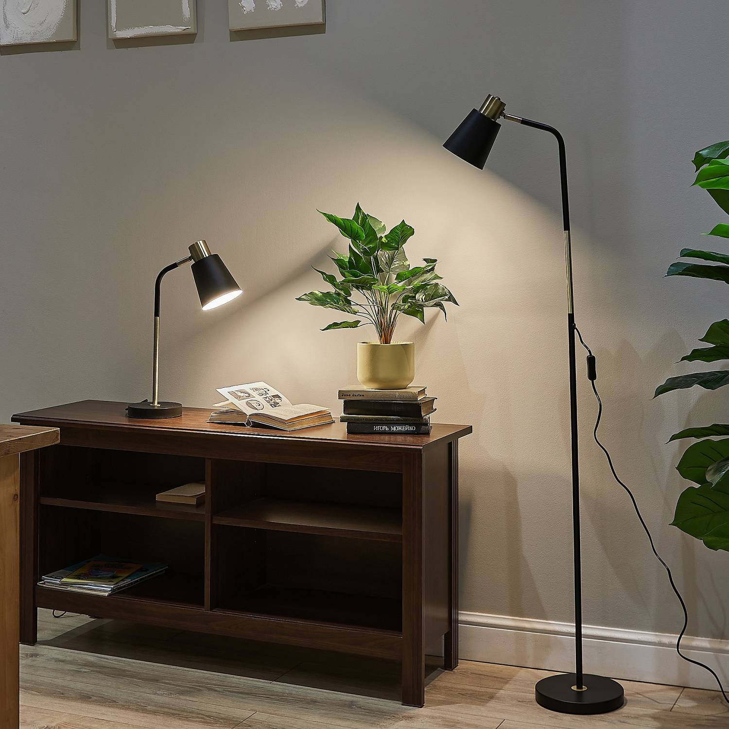 Торшер Uniel UML-T700 E27 BLACK Торшер Uniel UML-T700 E27 BLACK