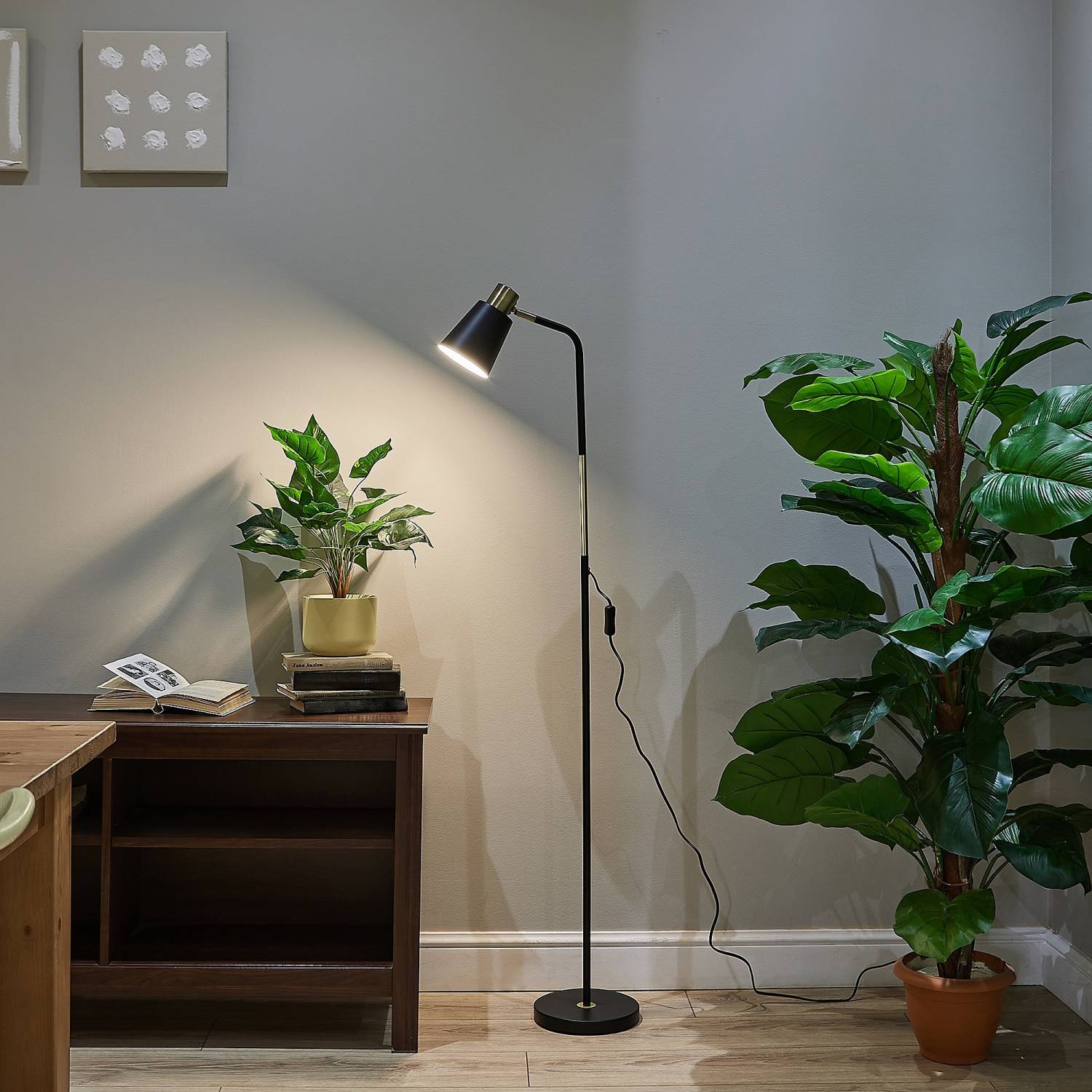 Торшер Uniel UML-T700 E27 BLACK Торшер Uniel UML-T700 E27 BLACK