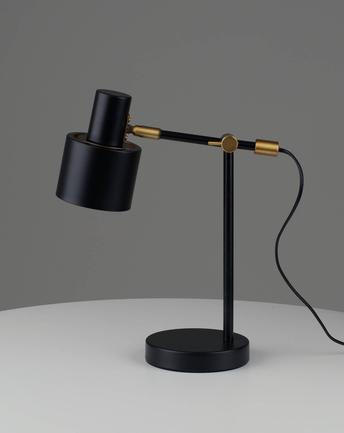 Настольная лампа Moderli Artis V11263-1T