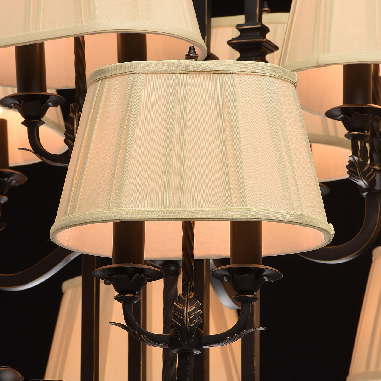 Люстра многоярусная Виктория 401010624 Chiaro