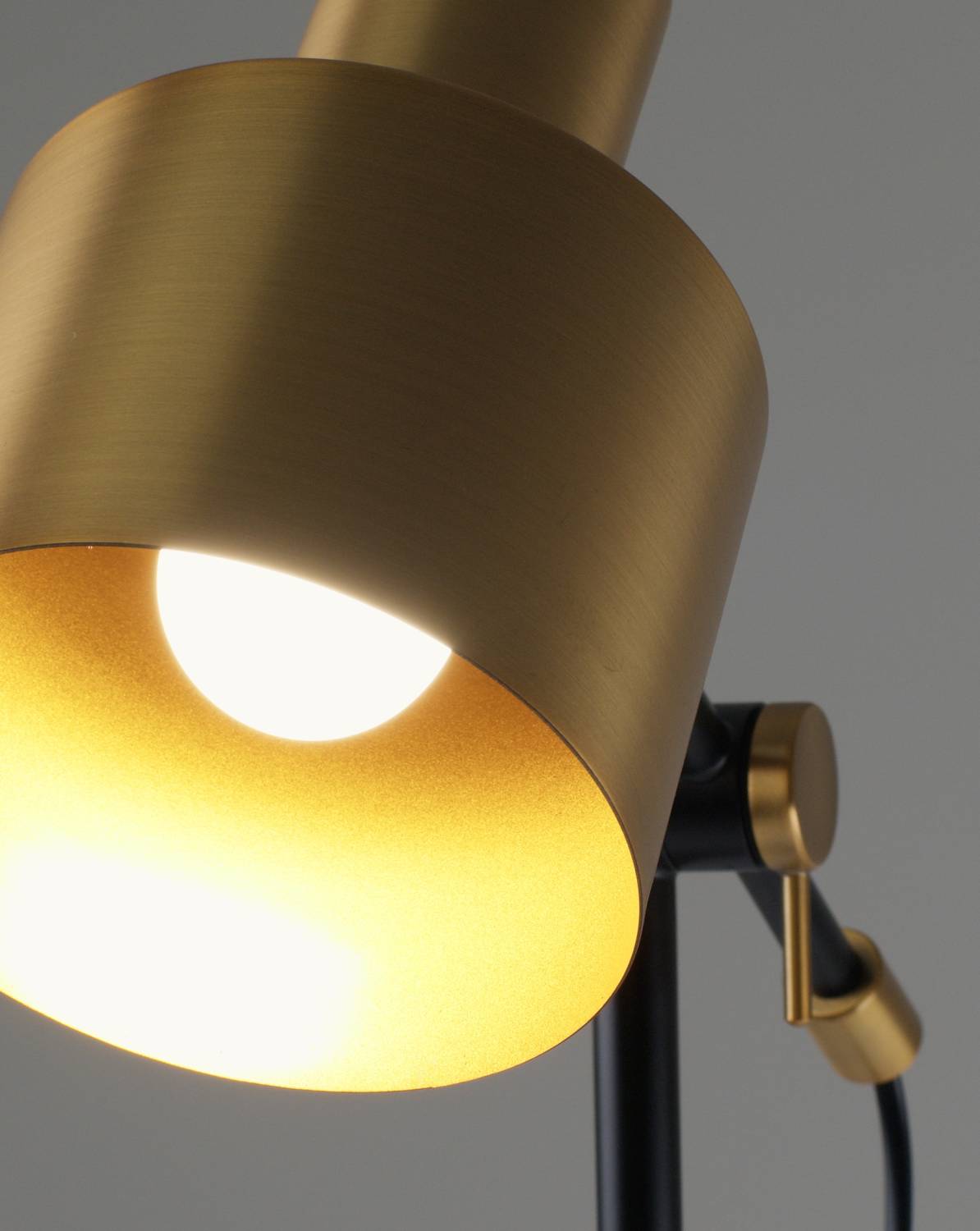 Торшер Moderli Artis V11270-1F