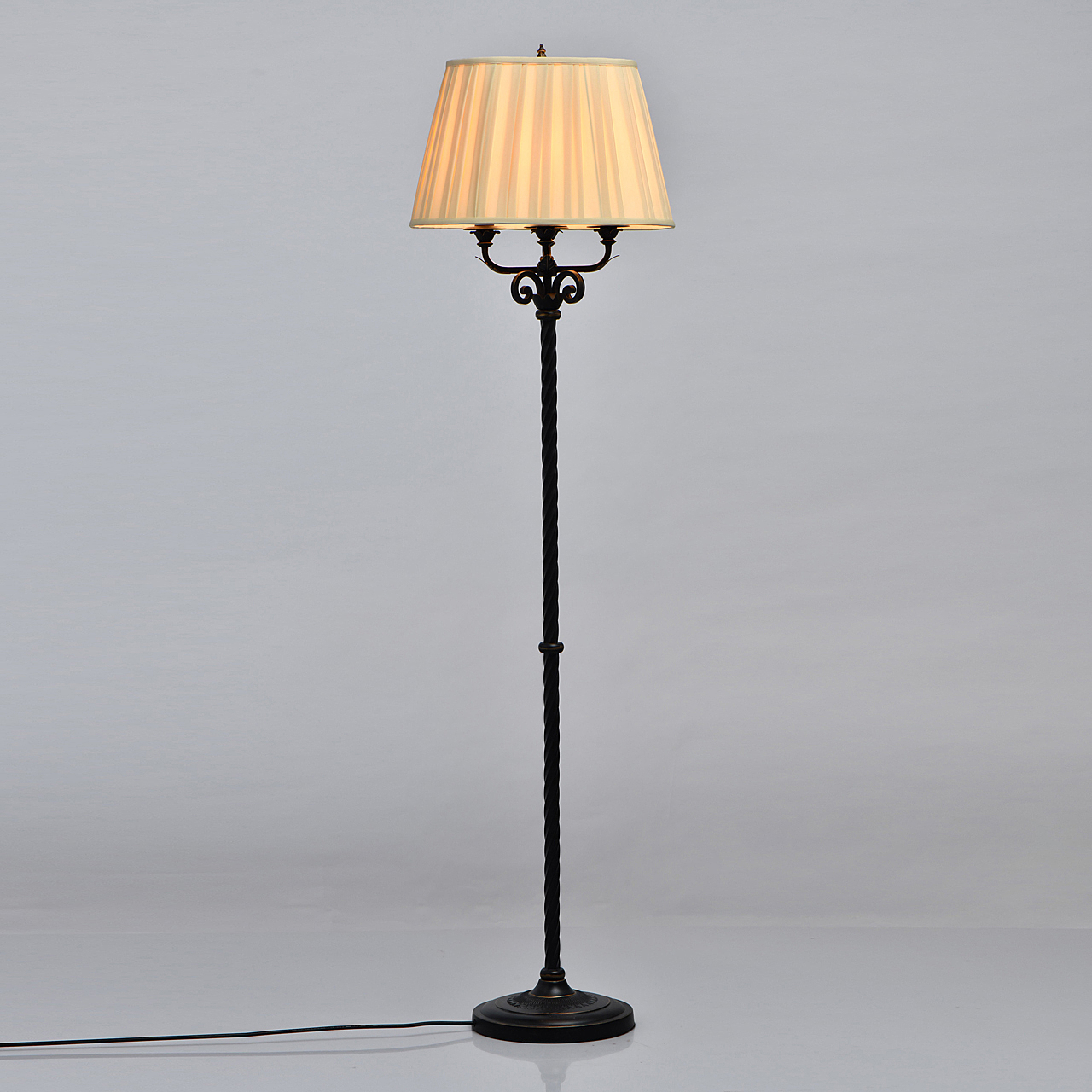 Торшер Chiaro Виктория 401040804