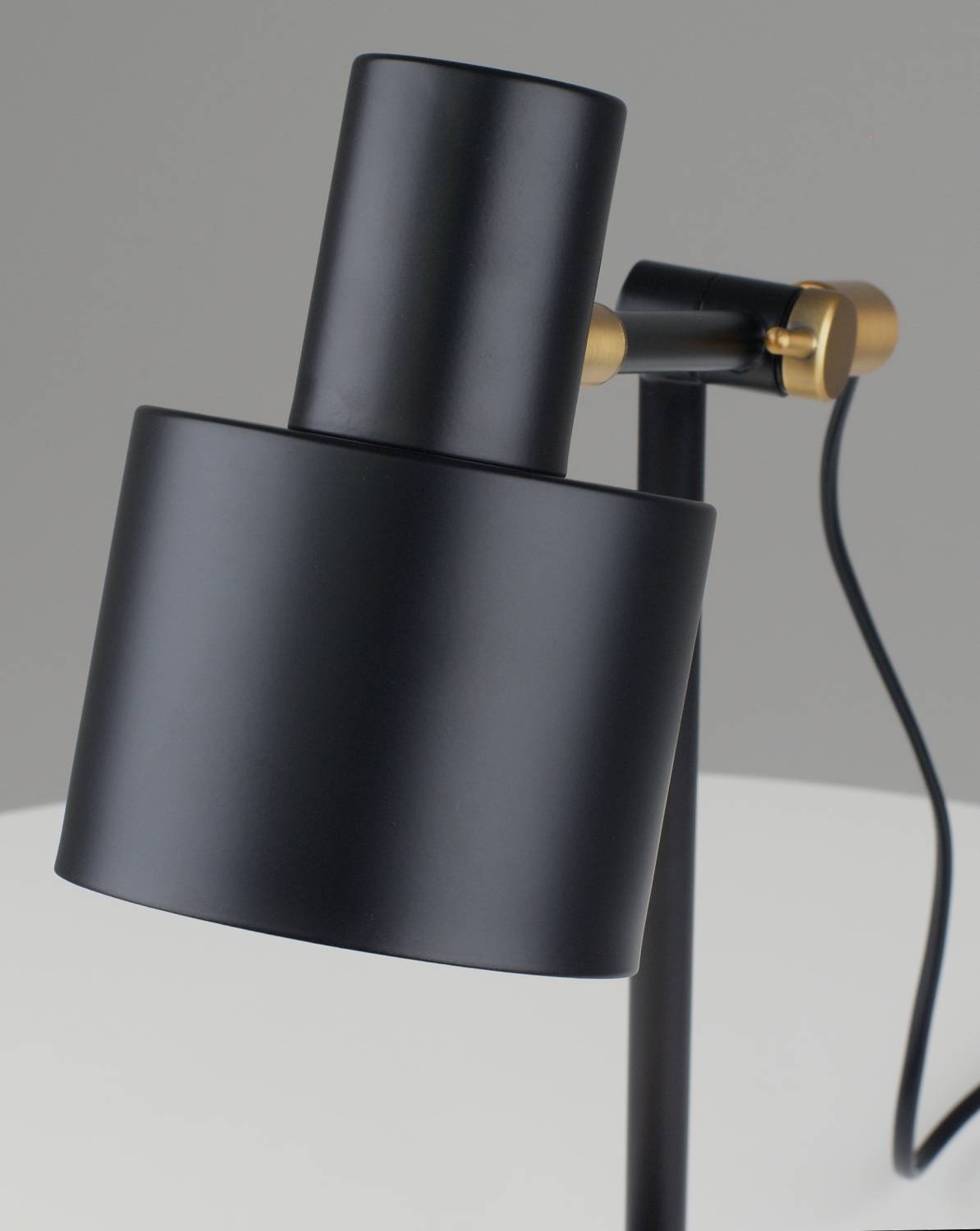 Настольная лампа Moderli Artis V11263-1T