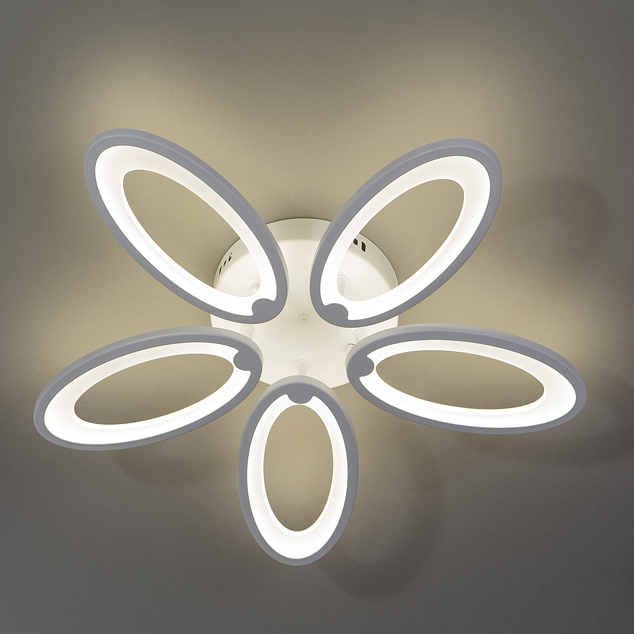 Потолочная люстра Escada Ecla 10219/5LED 77W