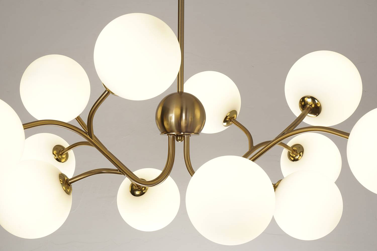 Люстра на штанге Zortes Blo ZRS.1777.12