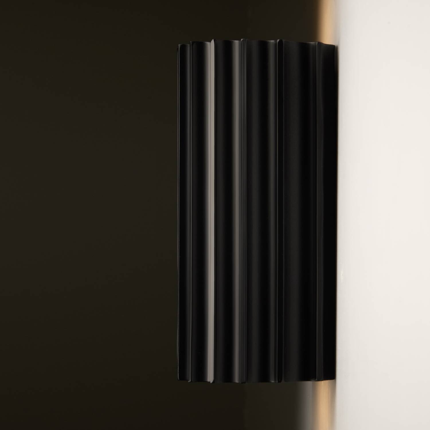 Настенный светильник Freya Slot FR5437WL-L7B