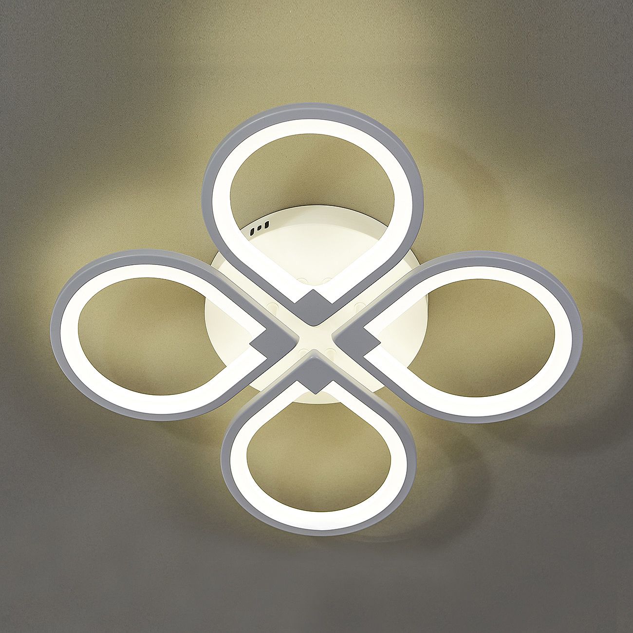 Потолочная люстра Escada Clover 10217/4LED