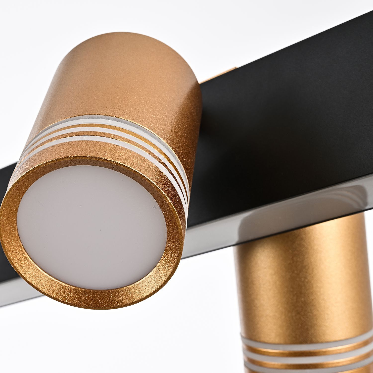 Люстра на штанге Favourite Six 4074-6P