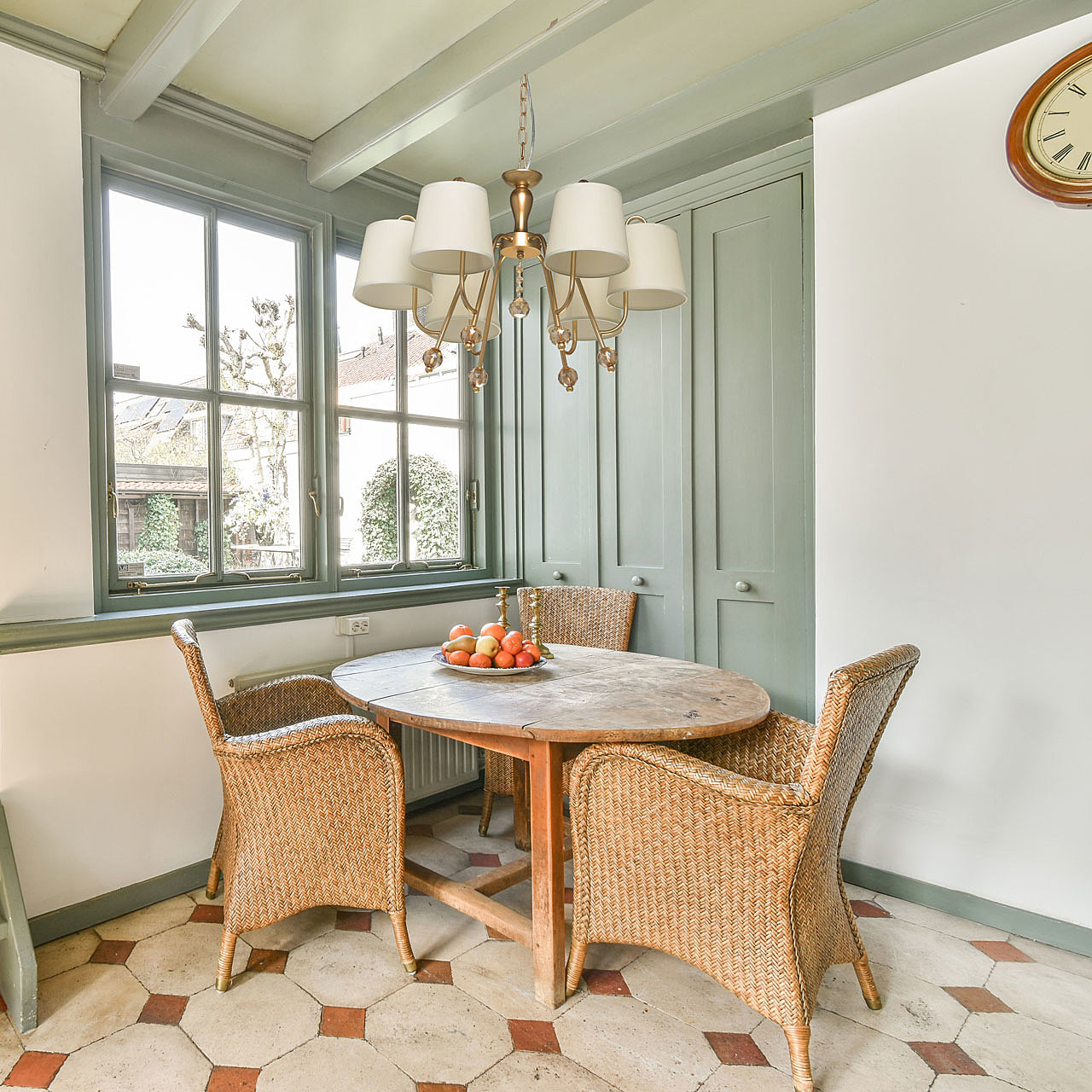 Подвесная люстра MW Light Вега 329012206