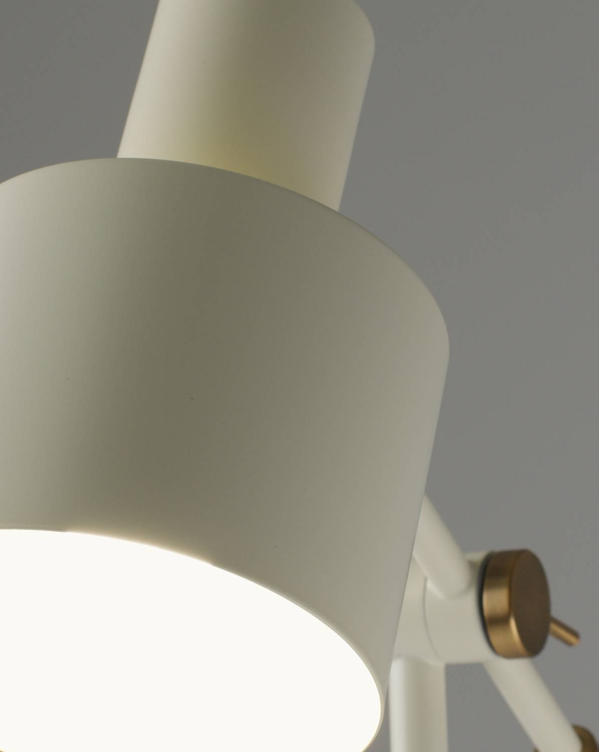 Торшер Moderli Artis V11268-1F