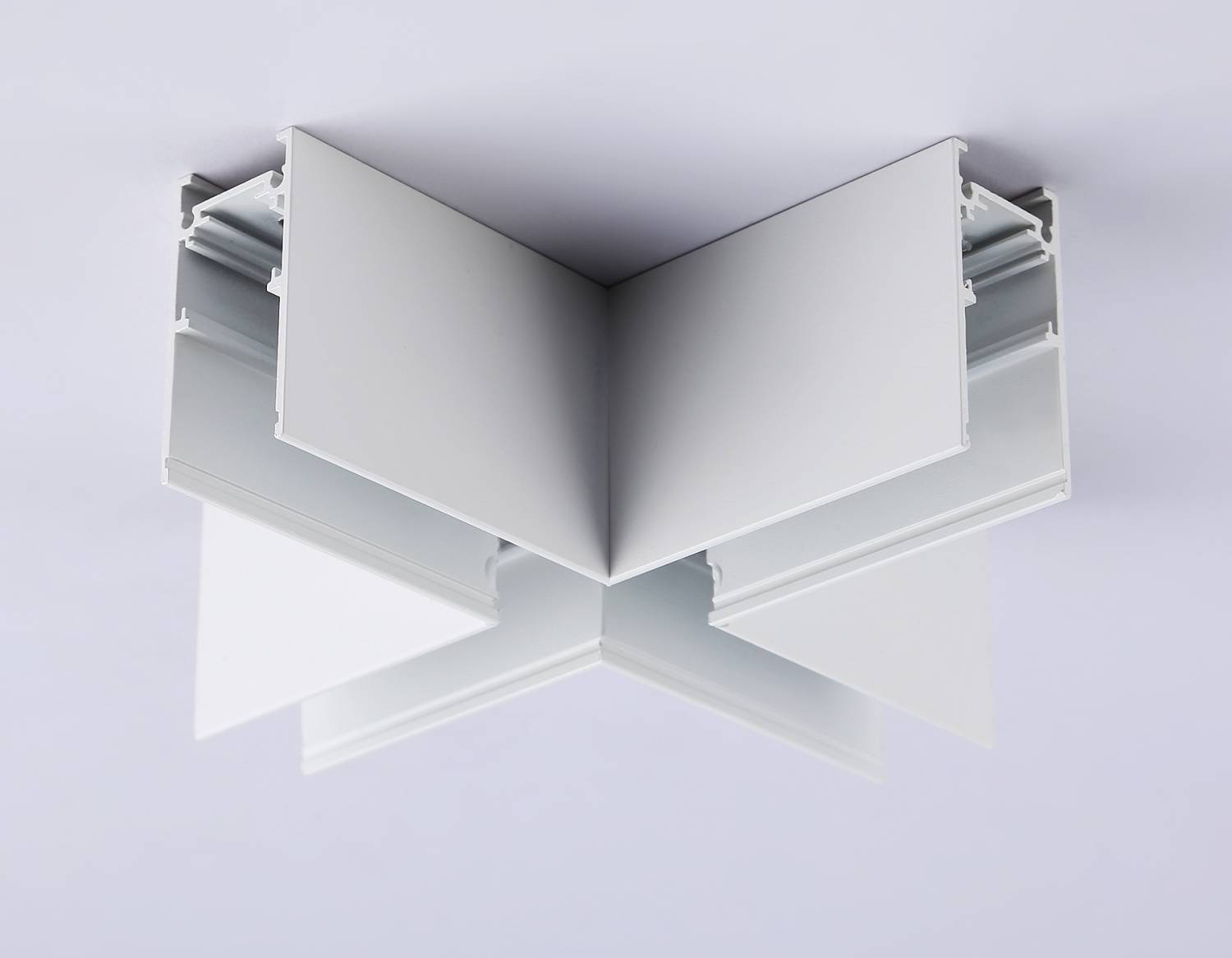 Коннектор X-образный для накладного шинопровода Magnetic Ambrella Track System GL3375