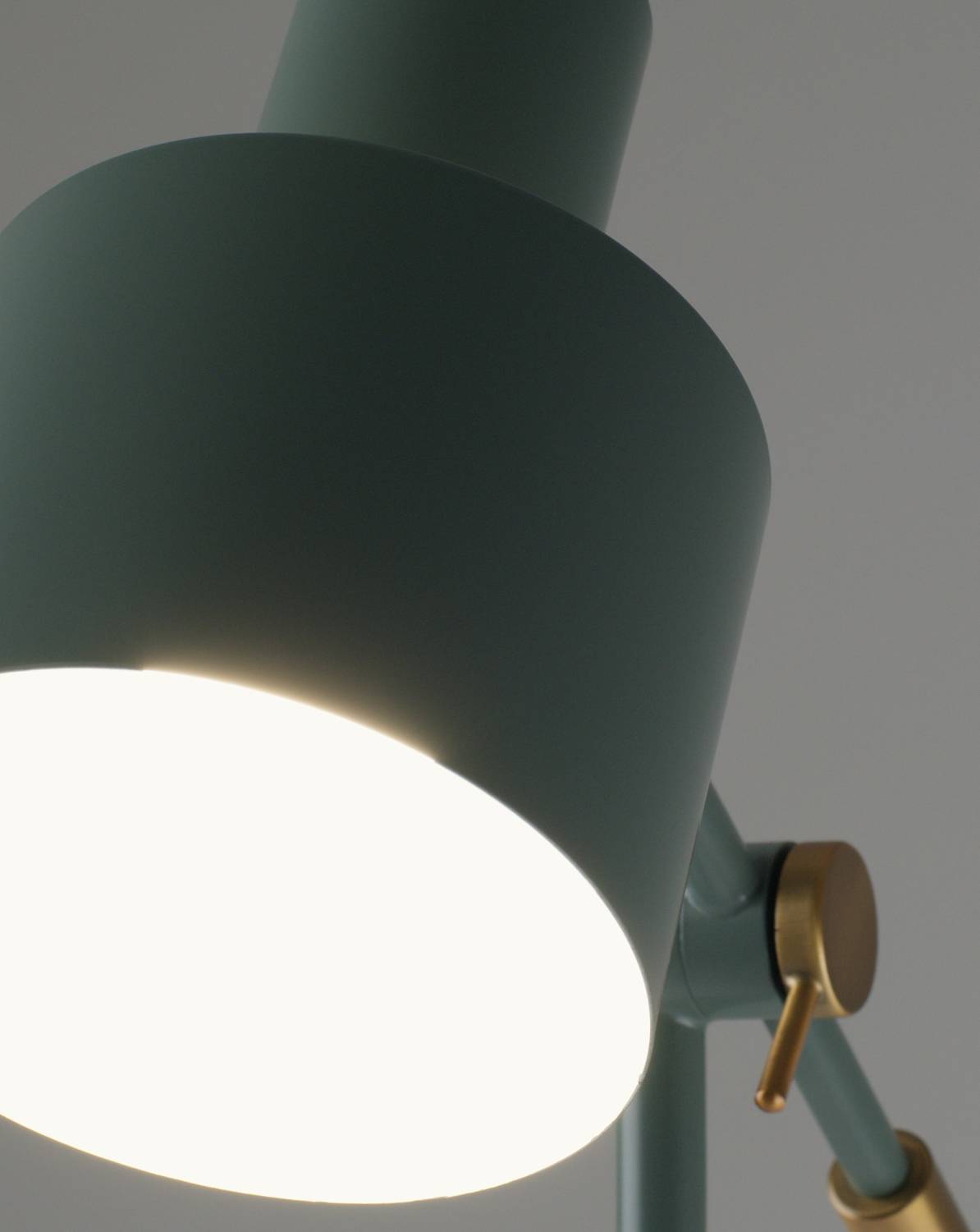 Торшер Moderli Artis V11269-1F