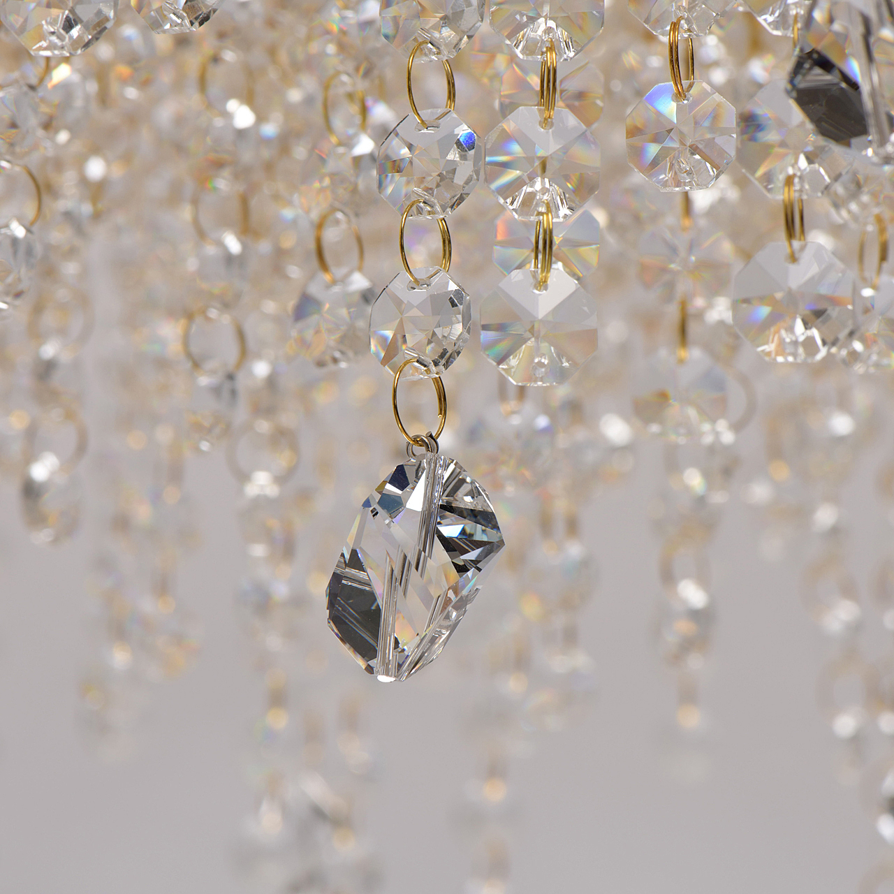 Люстра на штанге Chiaro Кармен 394011006