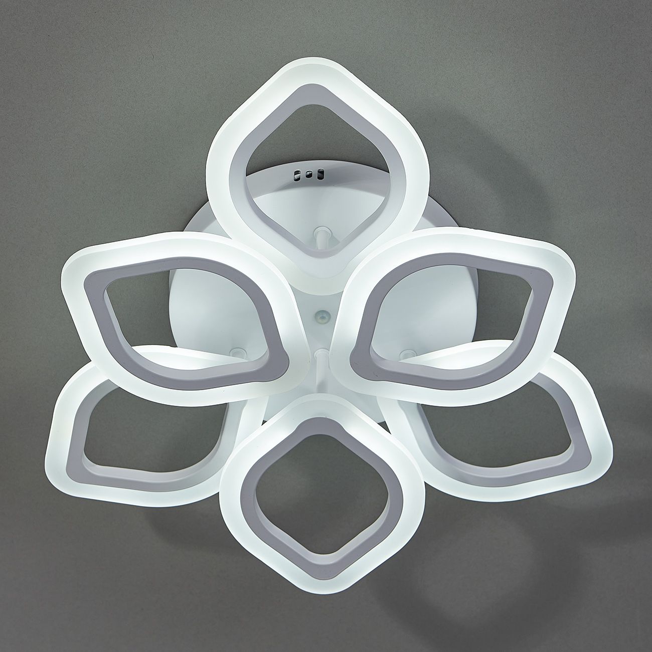 Потолочная люстра Escada Ella 10212/6LED White Потолочная люстра Escada Ella 10212/6LED White