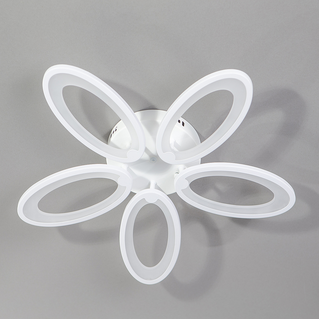 Потолочная люстра Escada Ecla 10219/5LED 77W