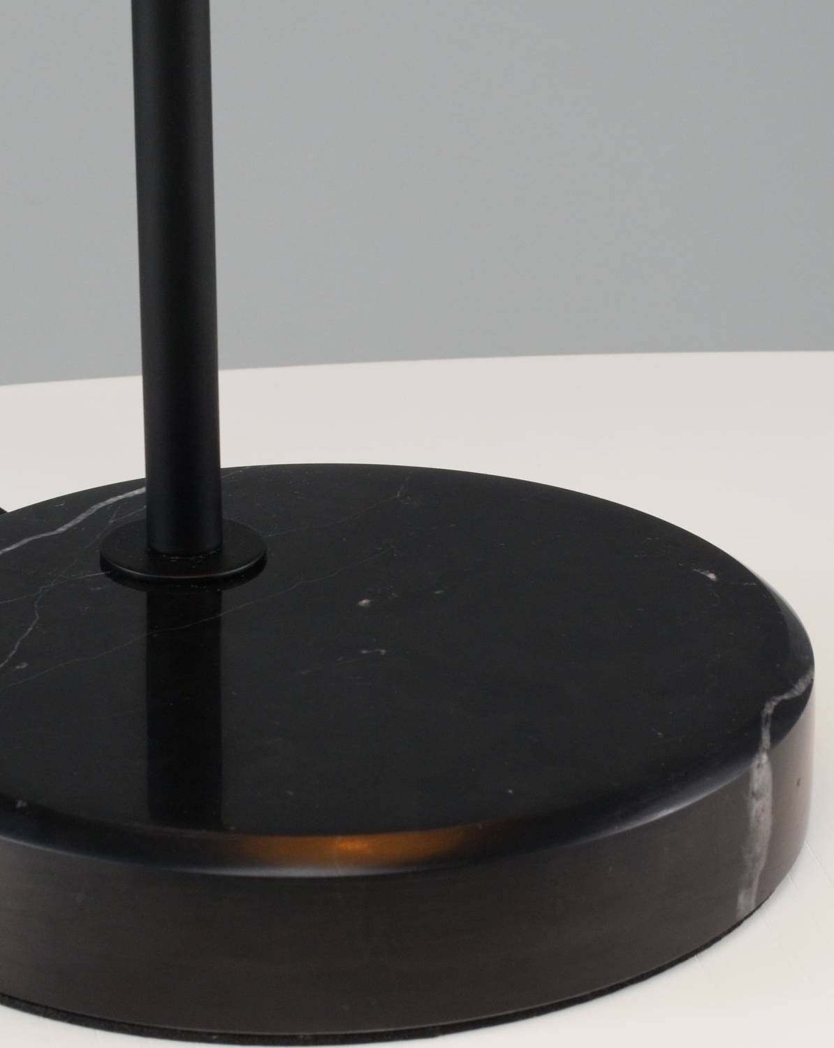 Настольная лампа Moderli Omaha V11594-1T