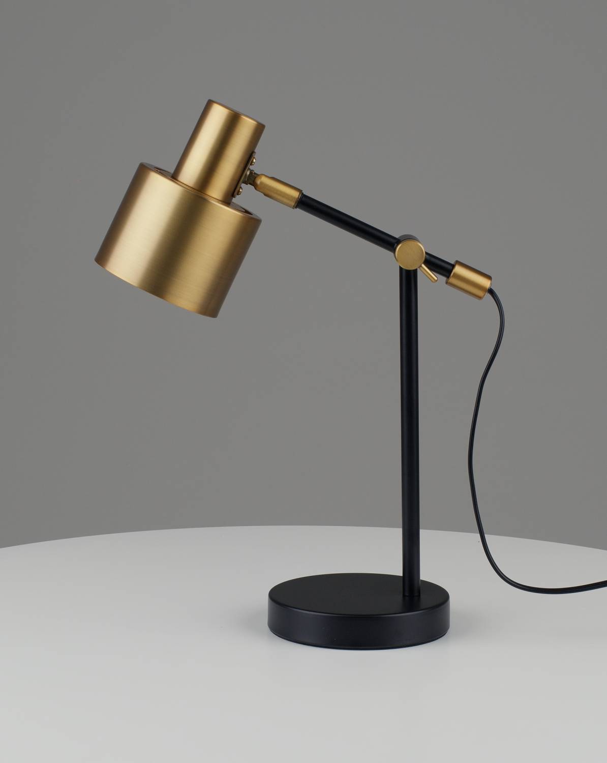 Настольная лампа Moderli Artis V11266-1T