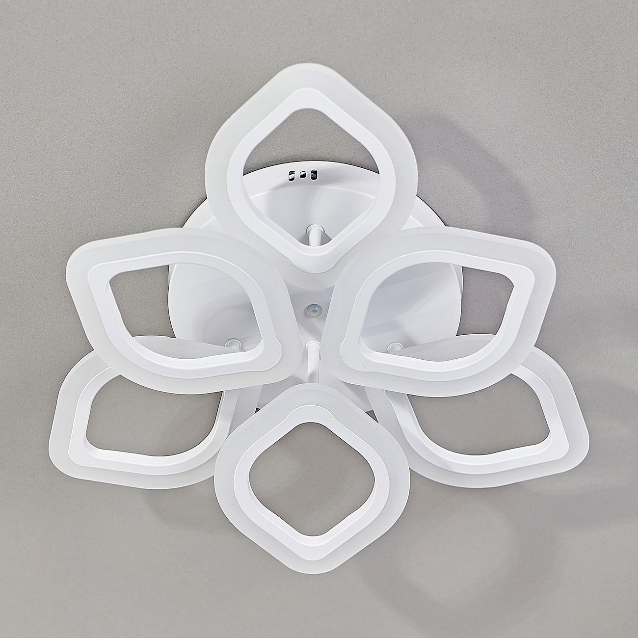 Потолочная люстра Escada Ella 10212/6LED White Потолочная люстра Escada Ella 10212/6LED White