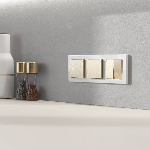 Розетка Werkel Встраиваемые механизмы шампань рифленый W1171210/ Розетка влагозащ. с зазем. с защит. крышкой и шторками N (шампань рифленый)