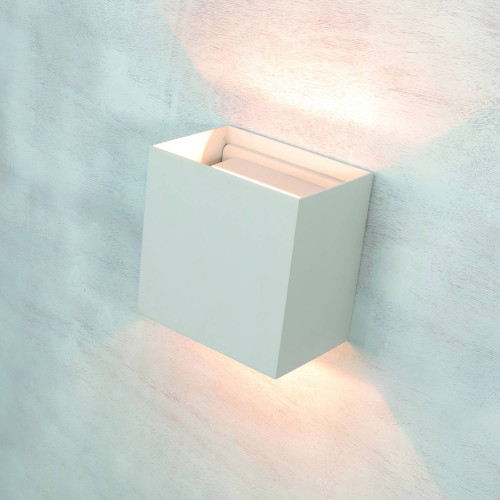 Уличный настенный светильник Mantra Davos 7436