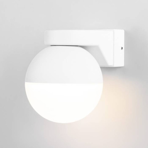 Уличный настенный светильник Elektrostandard MOON белый (MRL 1028)